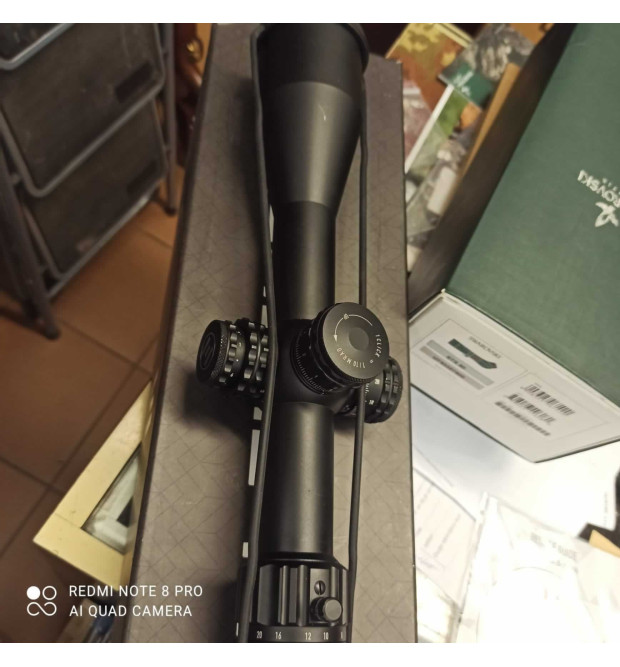 Element Optics Titan 5-25x56 FFP Usato