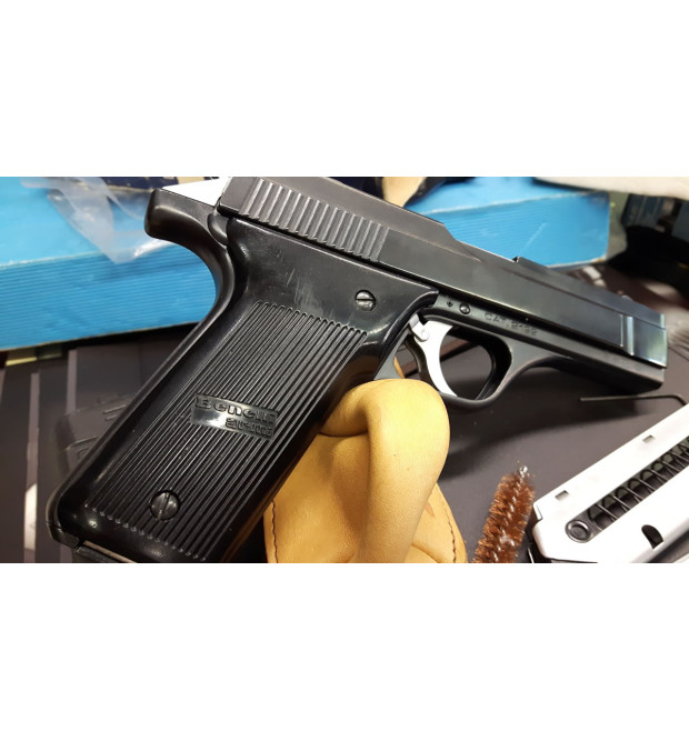 Benelli B82 cal. 9x18
