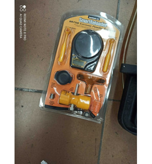 Pressa usata con innescatore manuale, dies Lee 9x19, bilancina e centellinatore, imbuto e bossoli sparati.