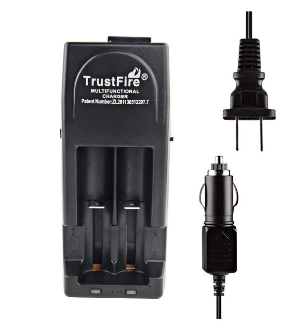 Trustfire Multifunctional Charger Caricabatterie
